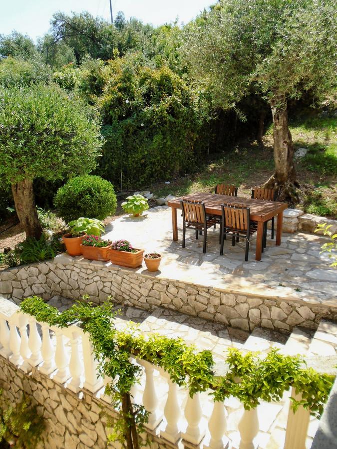 Apartament Sirios Apraos