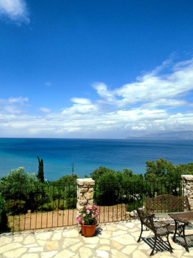 Apartament Sirios Apraos